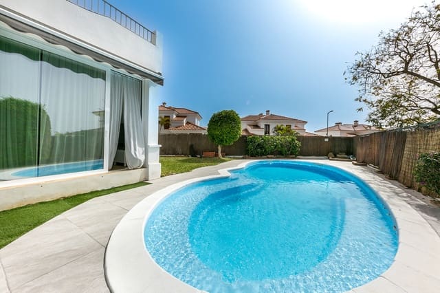 4 soveværelse Semi-Rækkehus til salg i Centro ciudad, Fuengirola med swimmingpool garage - € 949.000 (Ref: 9480453)