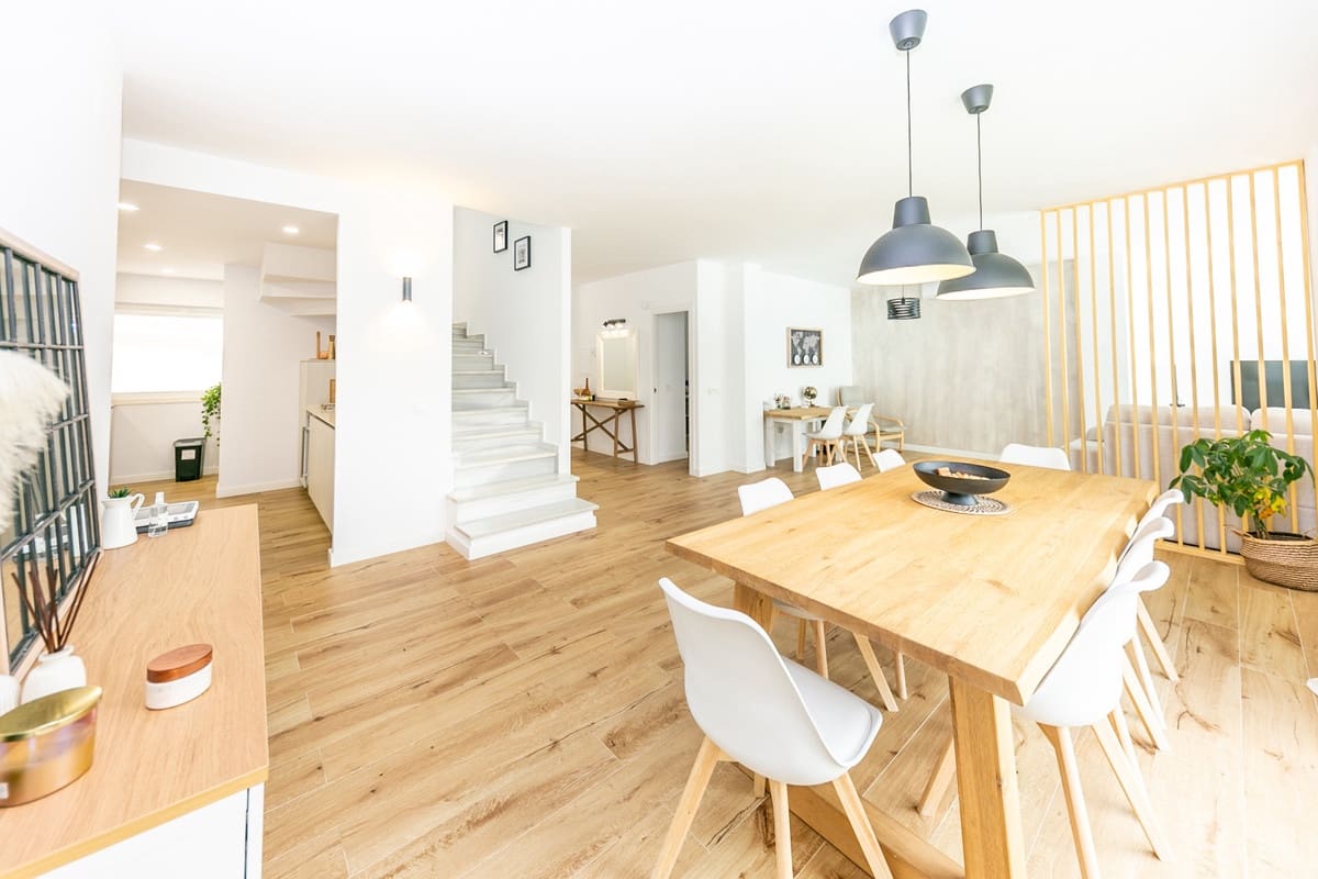 4 soveværelse Semi-Rækkehus til salg i Fuengirola med swimmingpool garage - € 949.000 (Ref: 9480453)