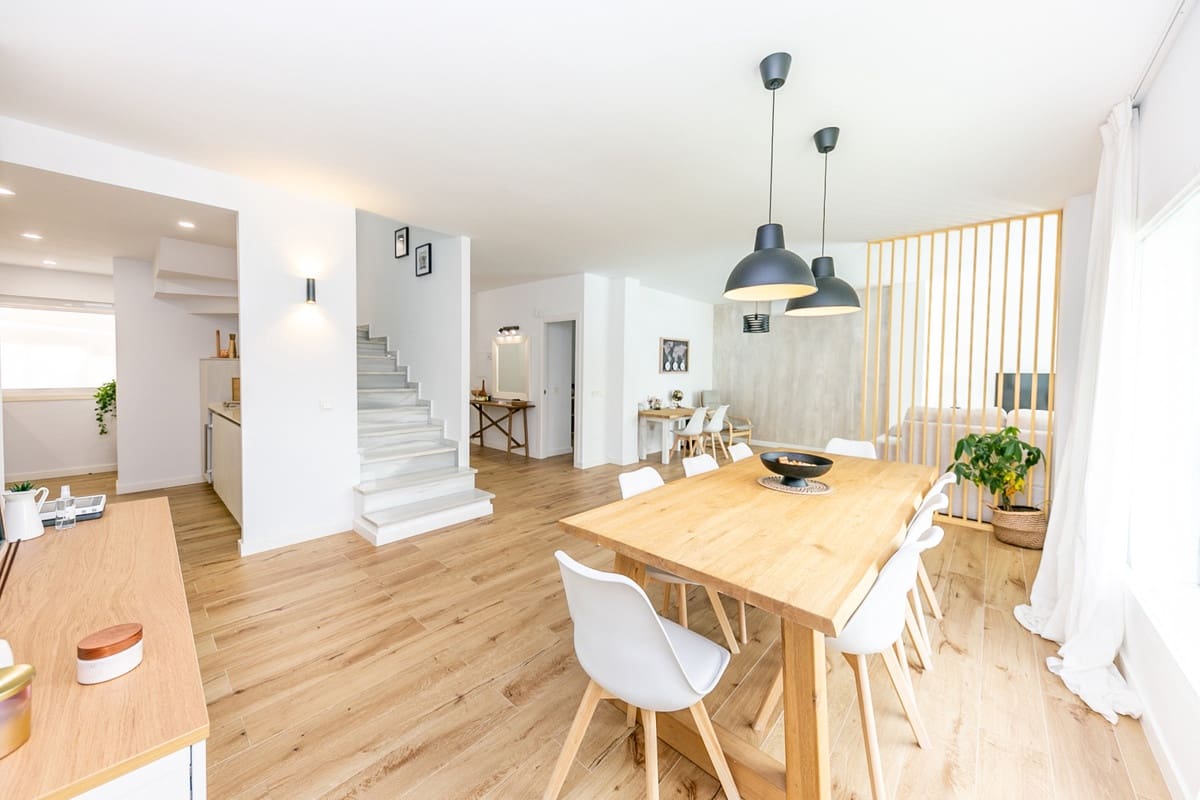 4 soveværelse Semi-Rækkehus til salg i Fuengirola med swimmingpool garage - € 949.000 (Ref: 9480453)