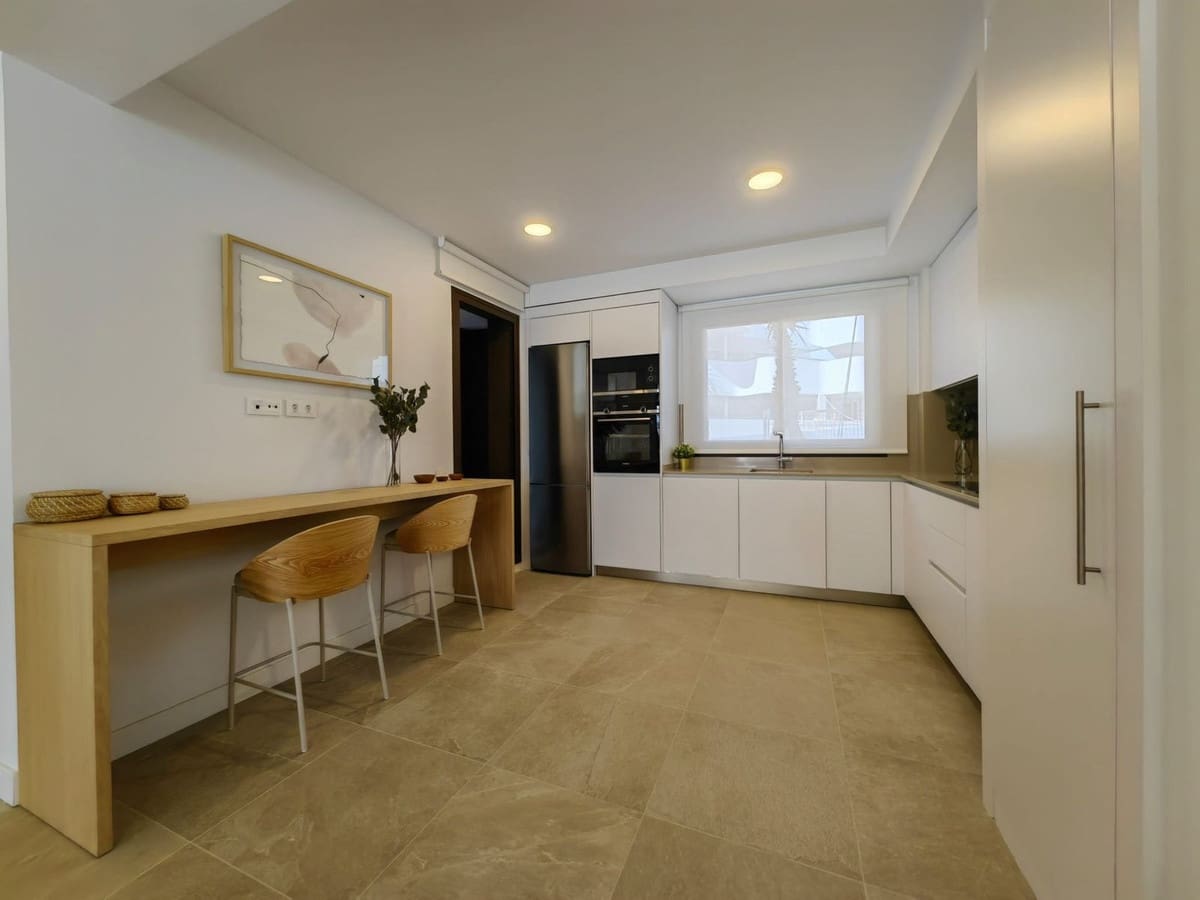 4 bedroom Apartment for sale in Estepona with pool - € 950,000 (Ref: 9480454)