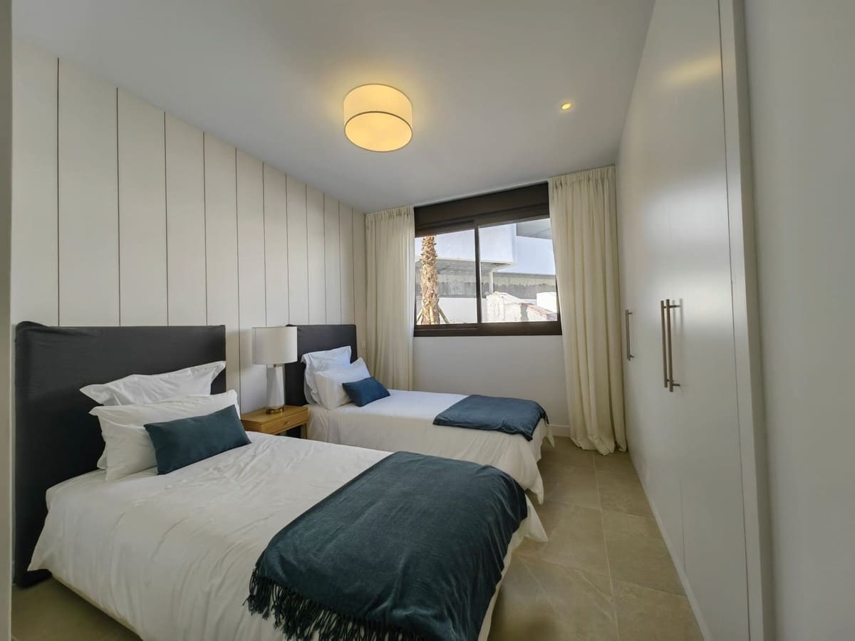 4 bedroom Apartment for sale in Estepona with pool - € 950,000 (Ref: 9480454)