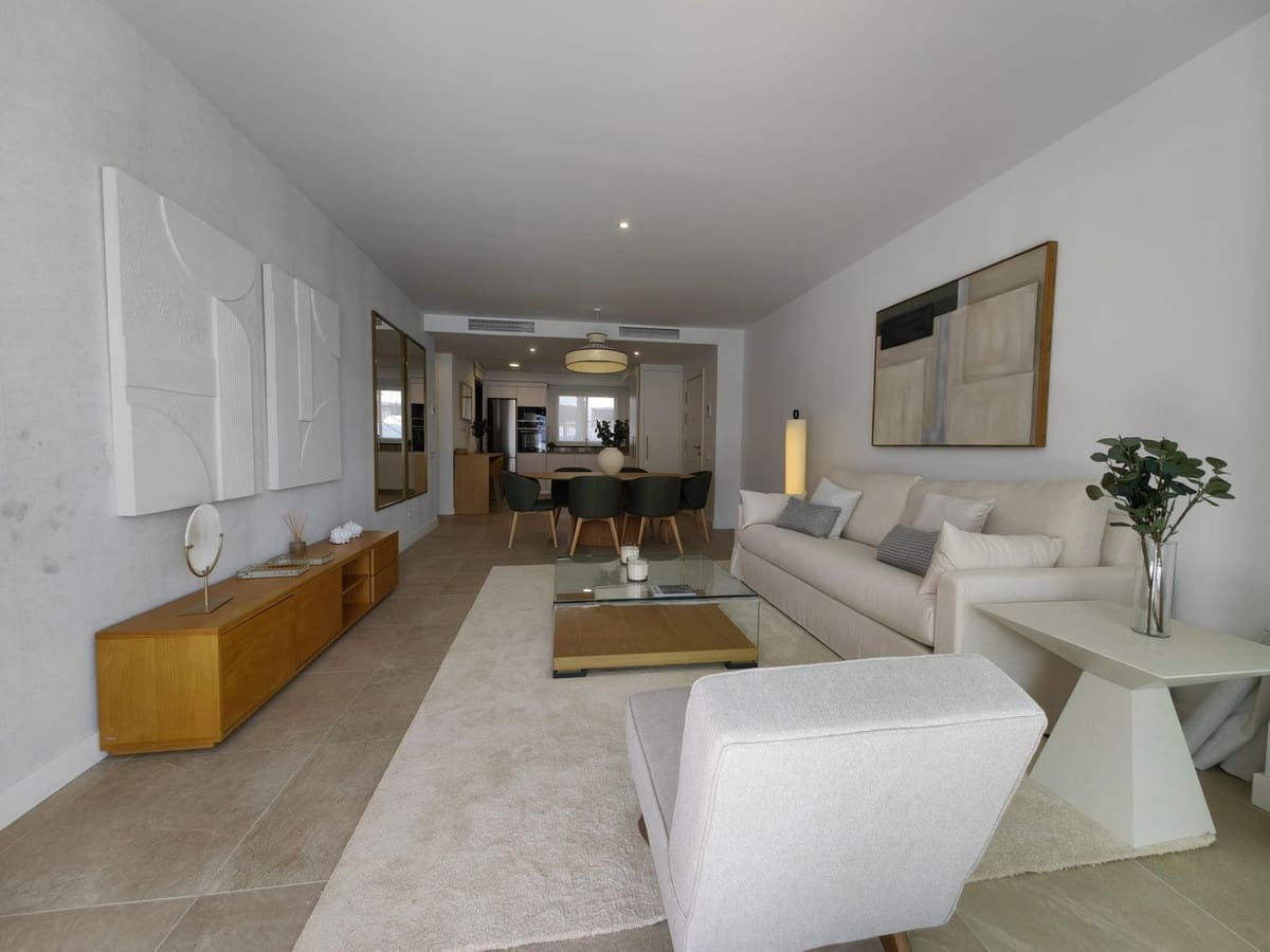 4 bedroom Apartment for sale in Estepona with pool - € 950,000 (Ref: 9480454)