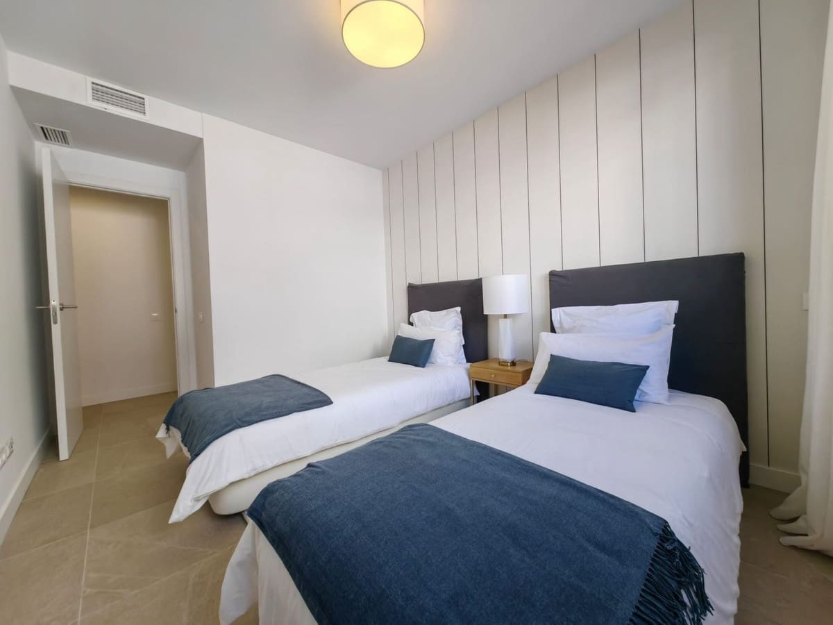 4 bedroom Apartment for sale in Estepona with pool - € 950,000 (Ref: 9480454)