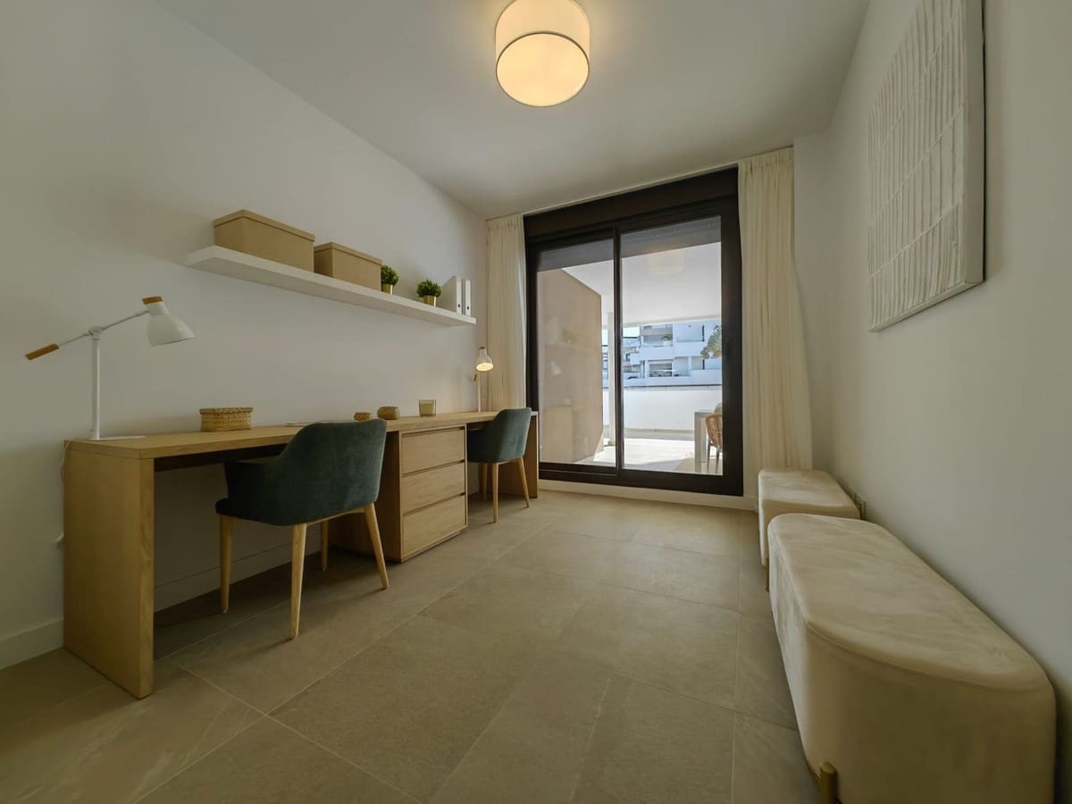 4 bedroom Apartment for sale in Estepona with pool - € 950,000 (Ref: 9480454)