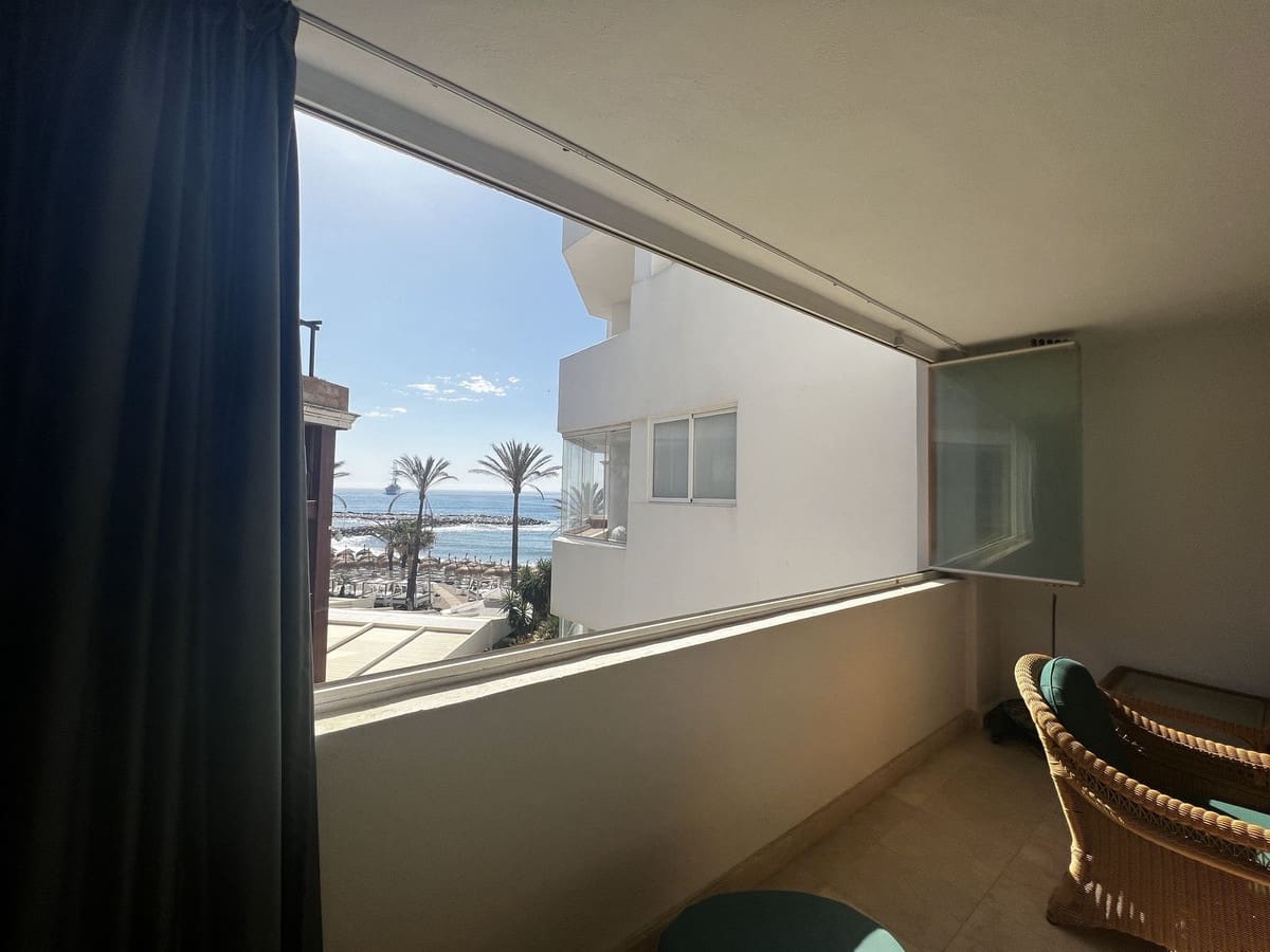 2 bedroom Apartment for sale in Puerto Banus with pool - € 950,000 (Ref: 9480455)