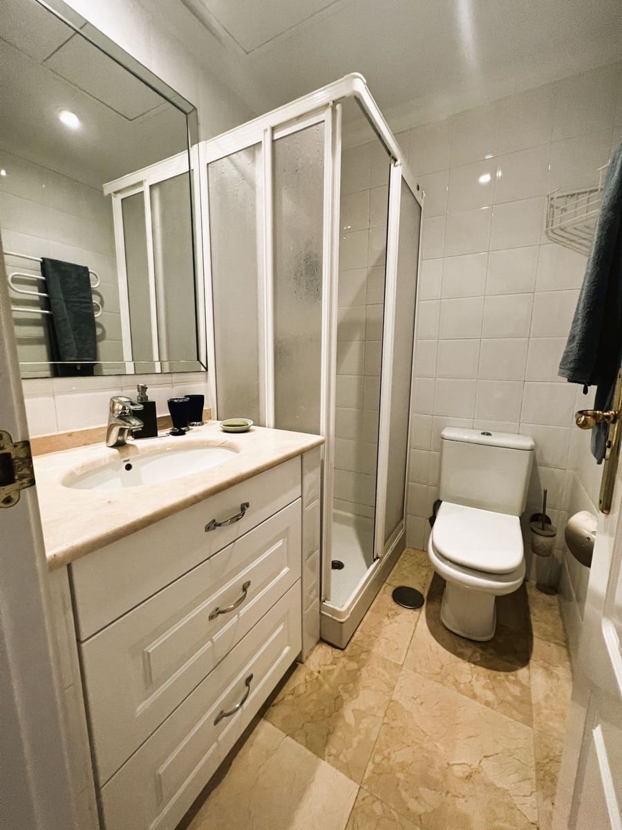 2 bedroom Apartment for sale in Puerto Banus with pool - € 950,000 (Ref: 9480455)