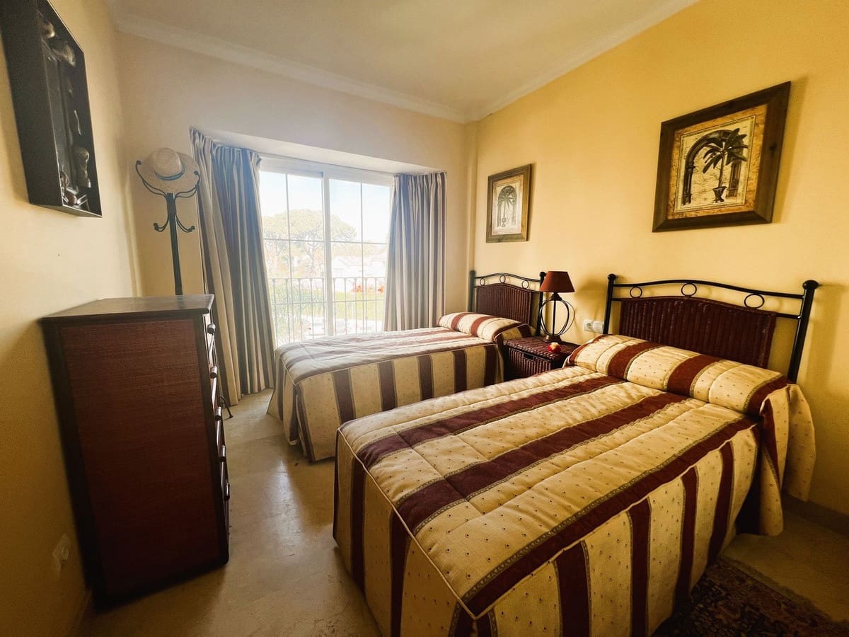 2 bedroom Apartment for sale in Puerto Banus with pool - € 950,000 (Ref: 9480455)