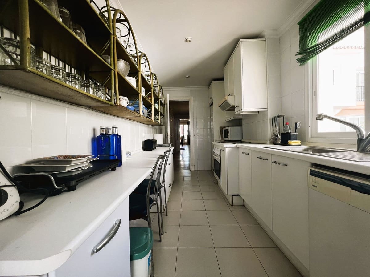 2 bedroom Apartment for sale in Puerto Banus with pool - € 950,000 (Ref: 9480455)