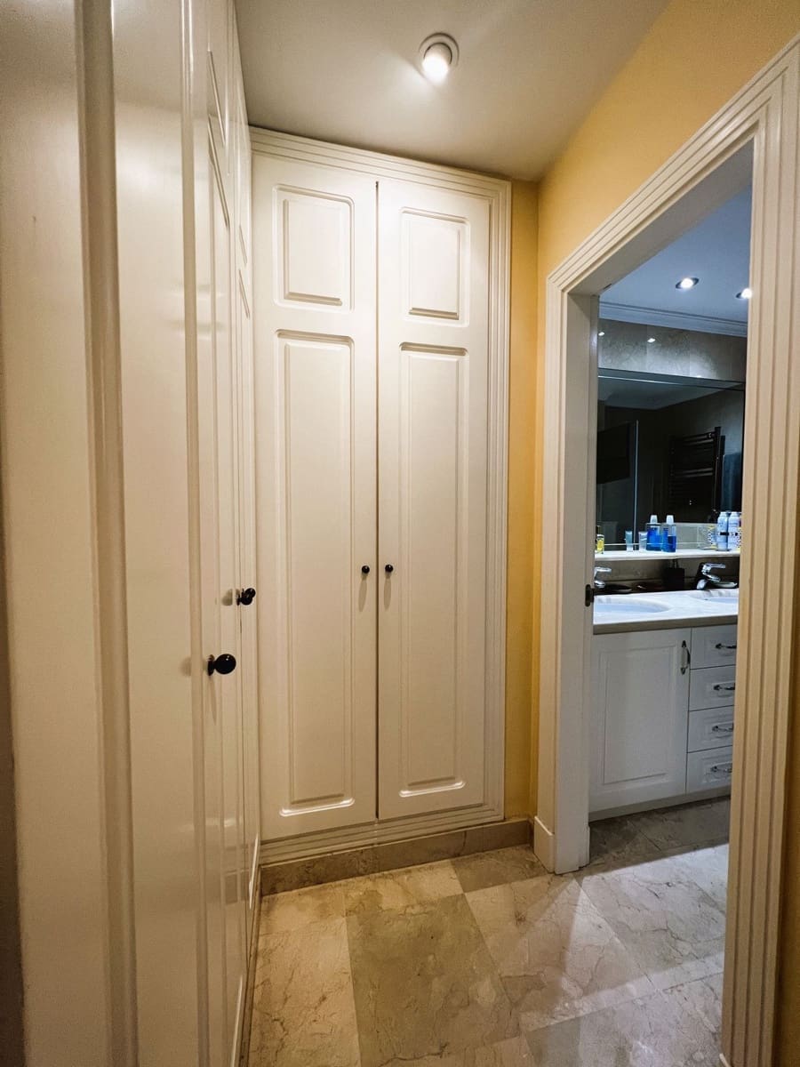 2 bedroom Apartment for sale in Puerto Banus with pool - € 950,000 (Ref: 9480455)