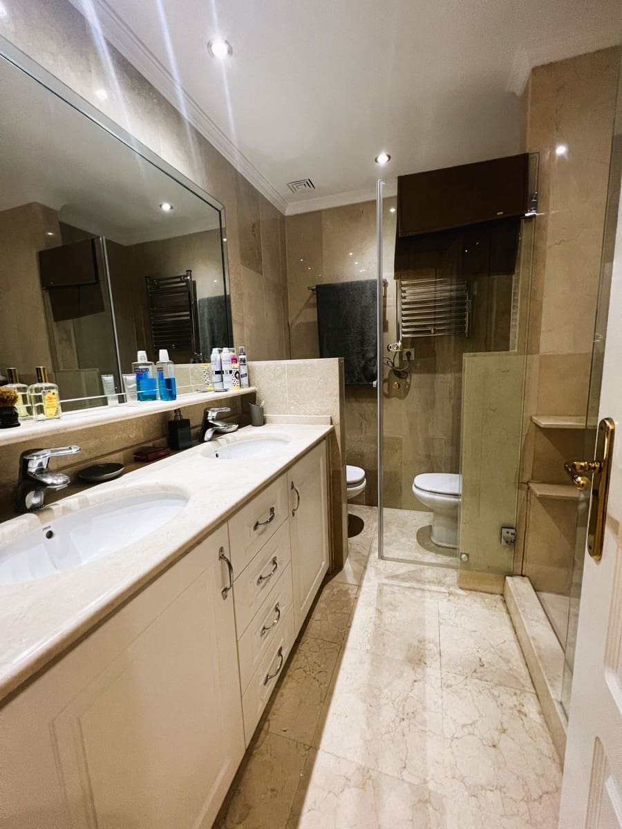 2 bedroom Apartment for sale in Puerto Banus with pool - € 950,000 (Ref: 9480455)