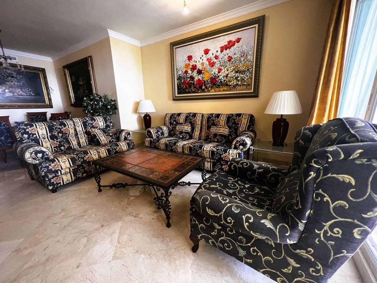 2 bedroom Apartment for sale in Puerto Banus with pool - € 950,000 (Ref: 9480455)