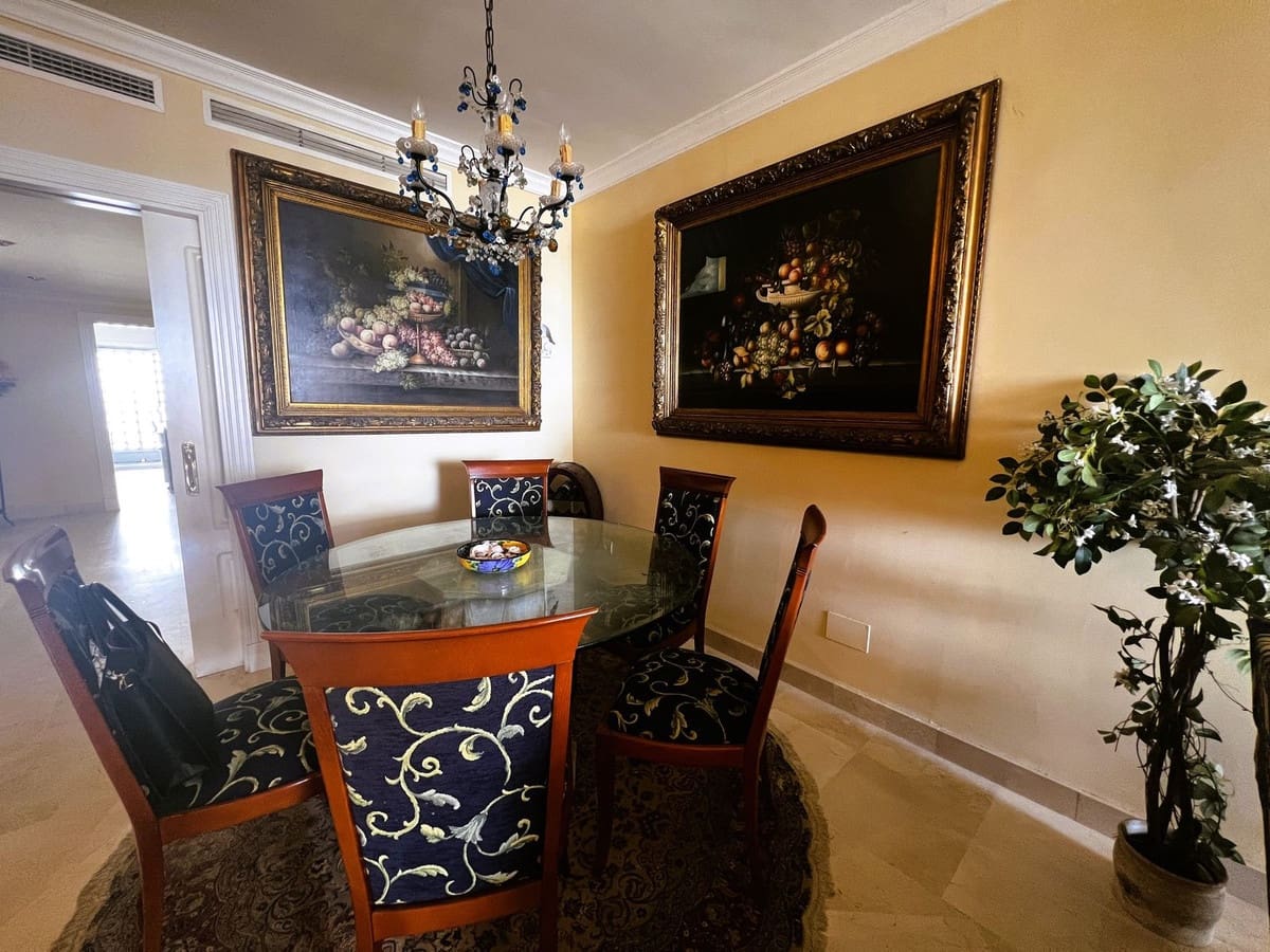 2 bedroom Apartment for sale in Puerto Banus with pool - € 950,000 (Ref: 9480455)