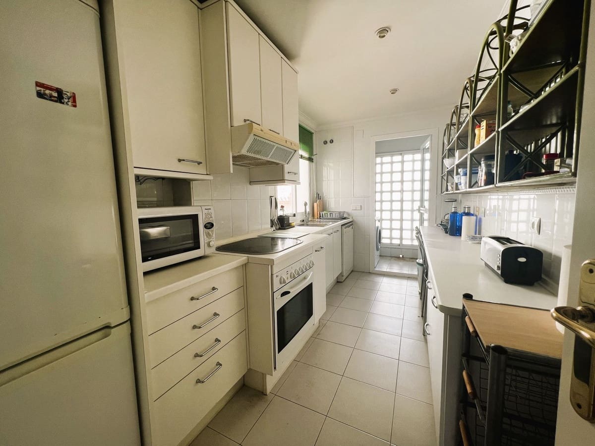 2 bedroom Apartment for sale in Puerto Banus with pool - € 950,000 (Ref: 9480455)