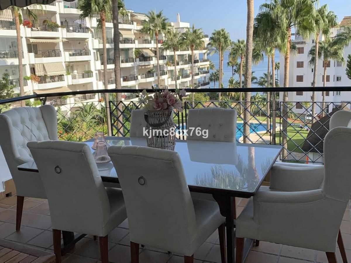 3 bedroom Apartment for sale in Calahonda with pool - € 950,000 (Ref: 9480456)