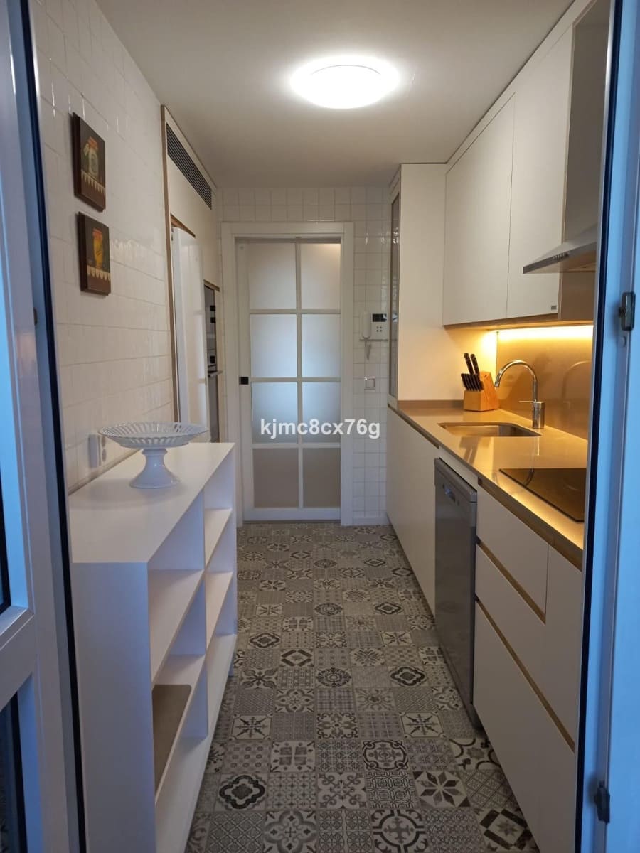 3 bedroom Apartment for sale in Calahonda with pool - € 950,000 (Ref: 9480456)