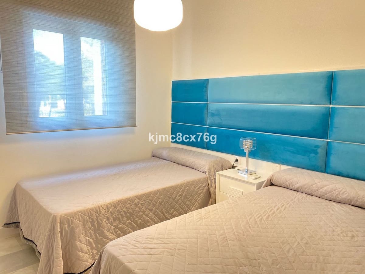 3 bedroom Apartment for sale in Calahonda with pool - € 950,000 (Ref: 9480456)