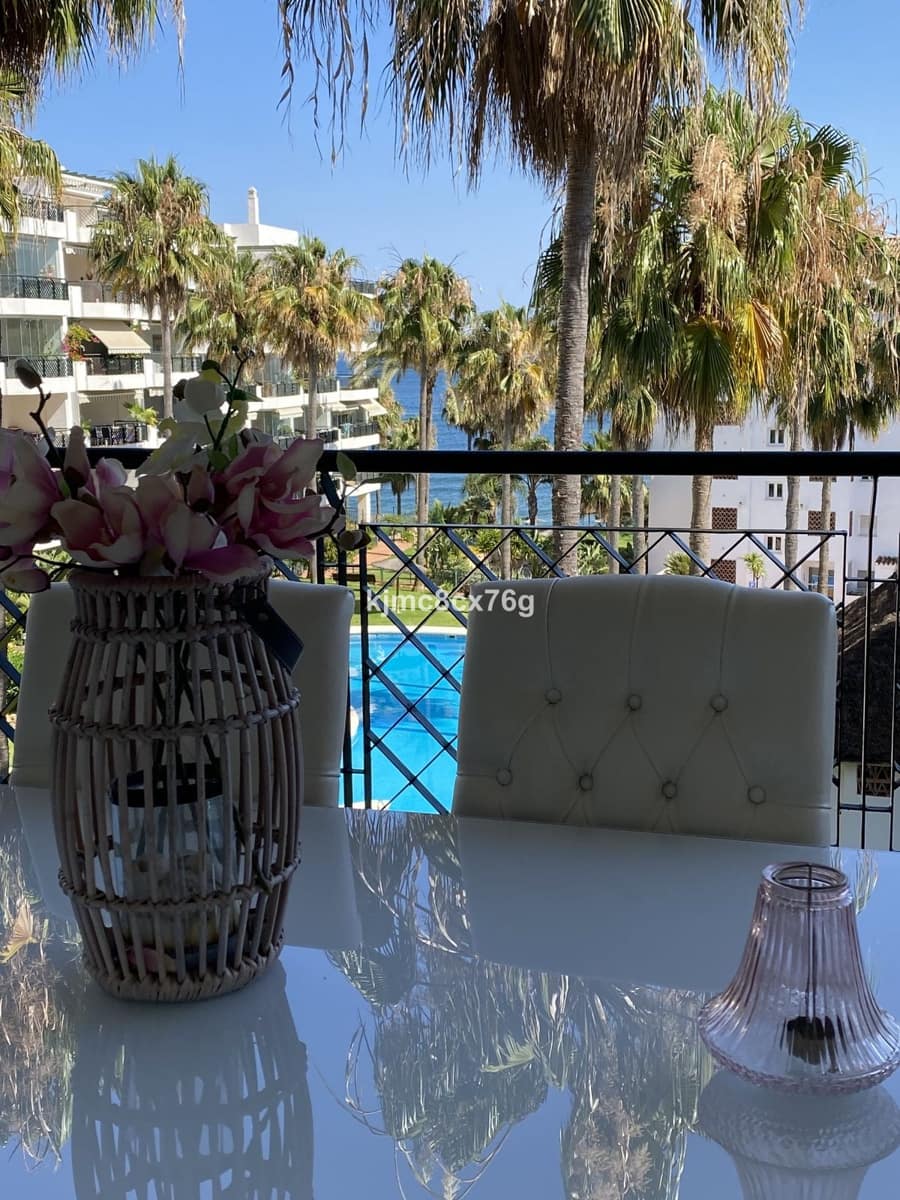 3 bedroom Apartment for sale in Calahonda with pool - € 950,000 (Ref: 9480456)