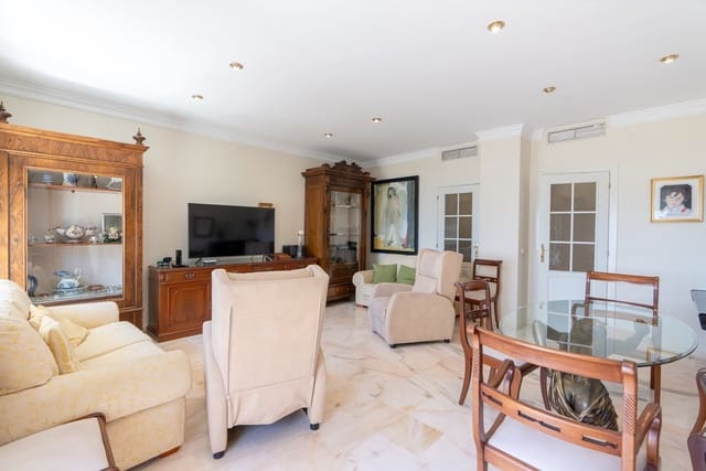 3 bedroom Apartment for sale in Centro, Estepona - € 950,000 (Ref: 9480457)