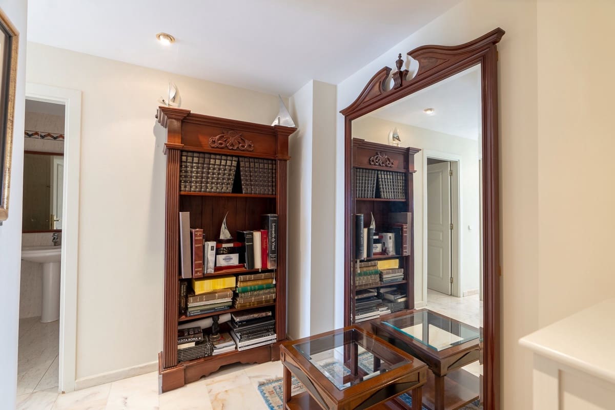 3 bedroom Apartment for sale in Estepona - € 950,000 (Ref: 9480457)