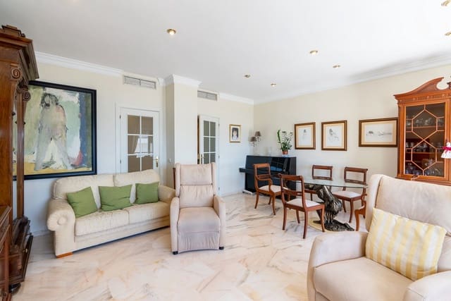 3 bedroom Apartment for sale in Centro, Estepona - € 950,000 (Ref: 9480457)