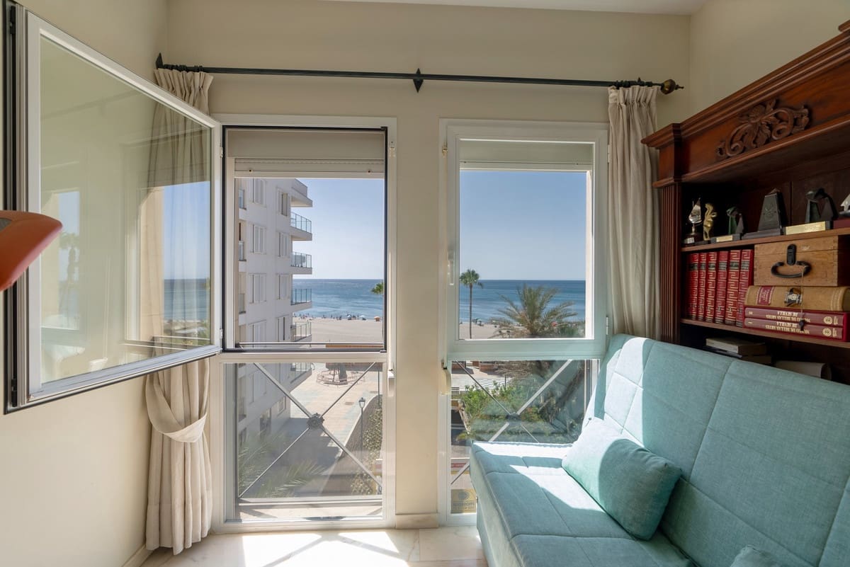 3 bedroom Apartment for sale in Estepona - € 950,000 (Ref: 9480457)