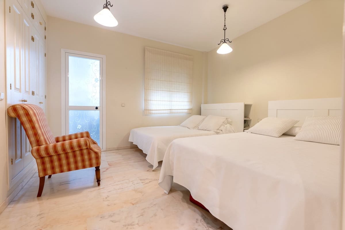 3 bedroom Apartment for sale in Estepona - € 950,000 (Ref: 9480457)