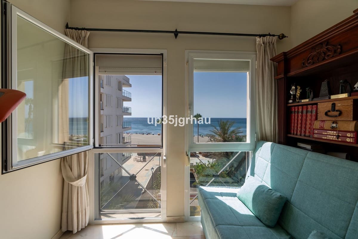 3 bedroom Apartment for sale in Estepona - € 950,000 (Ref: 9480458)