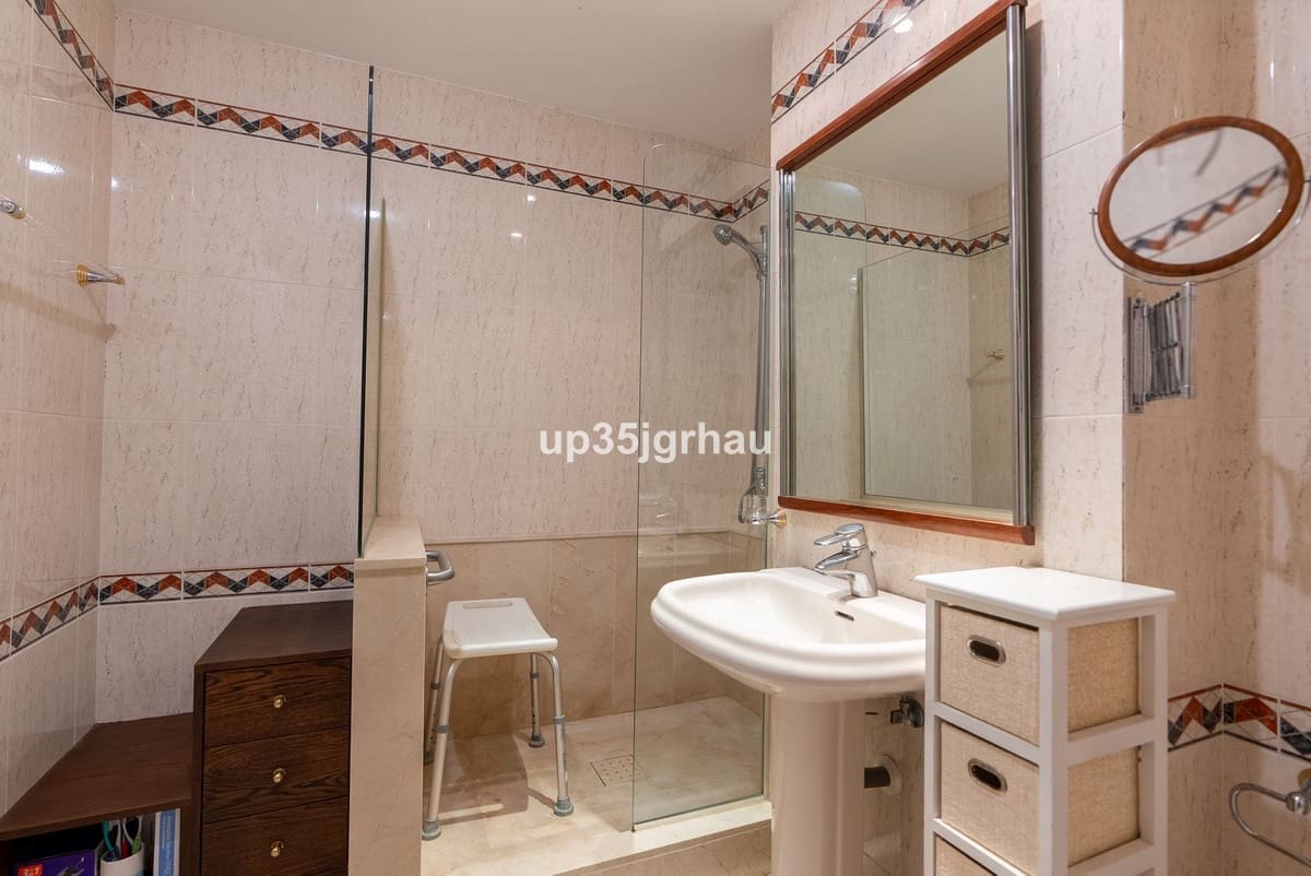 3 bedroom Apartment for sale in Estepona - € 950,000 (Ref: 9480458)