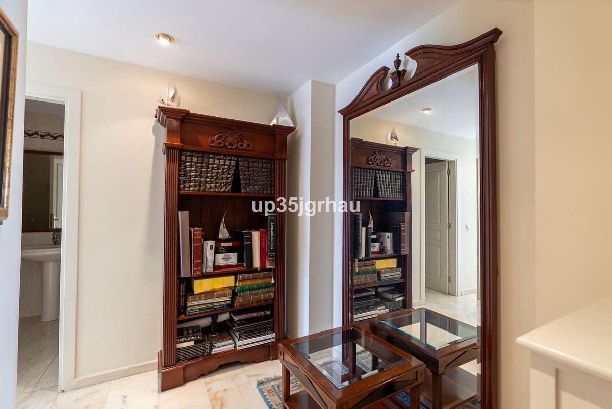 3 bedroom Apartment for sale in Estepona - € 950,000 (Ref: 9480458)