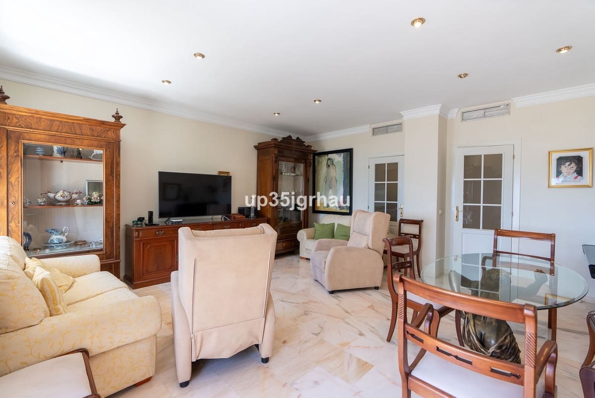 3 bedroom Apartment for sale in Estepona - € 950,000 (Ref: 9480458)