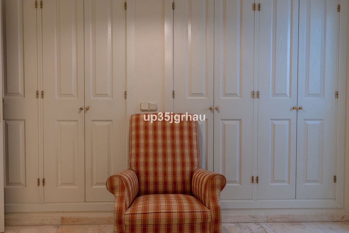 3 bedroom Apartment for sale in Estepona - € 950,000 (Ref: 9480458)