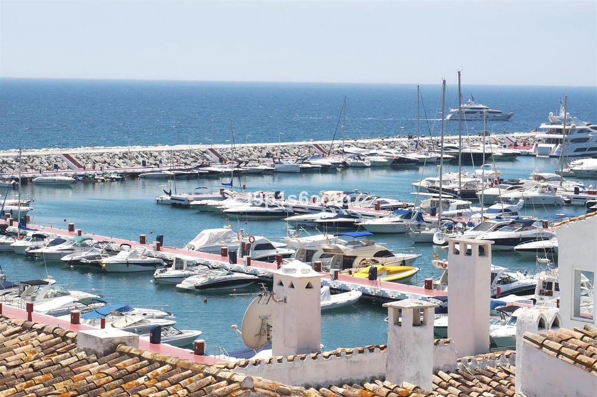 3 bedroom Apartment for sale in Puerto Banus - € 950,000 (Ref: 9480459)