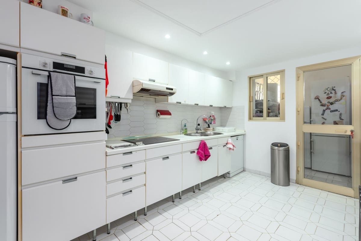 3 soveværelse Lejlighed til salg i Nueva Andalucia med swimmingpool - € 950.000 (Ref: 9480460)