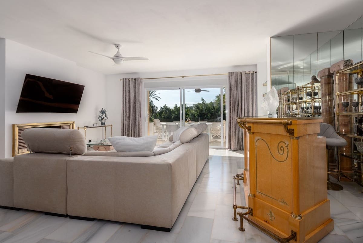 3 soveværelse Lejlighed til salg i Nueva Andalucia med swimmingpool - € 950.000 (Ref: 9480460)