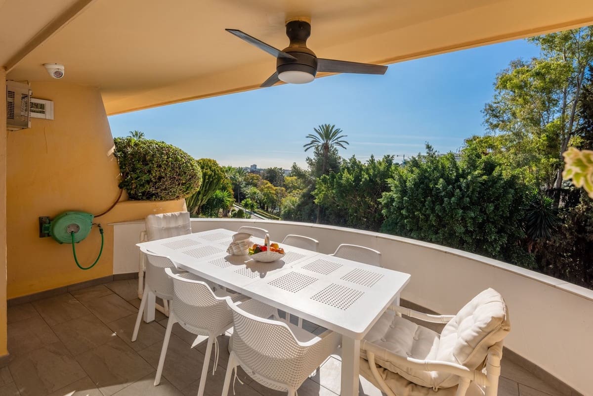 3 soveværelse Lejlighed til salg i Nueva Andalucia med swimmingpool - € 950.000 (Ref: 9480460)