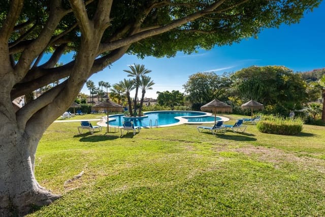 3 soveværelse Lejlighed til salg i La Dama de Noche - La Alzambra, Marbella med swimmingpool - € 950.000 (Ref: 9480460)