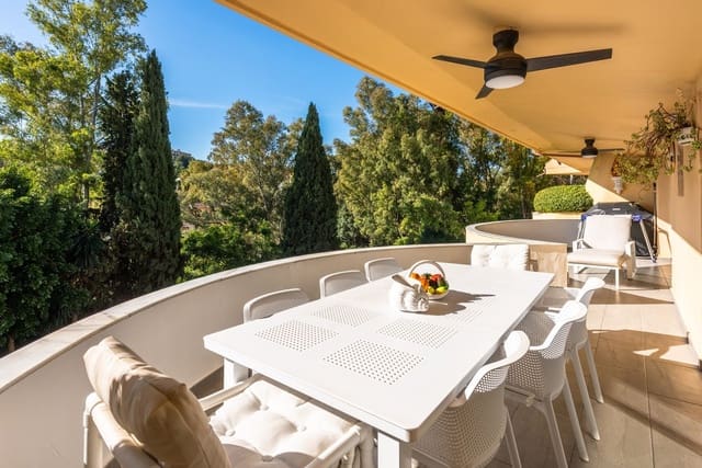 3 soveværelse Lejlighed til salg i La Dama de Noche - La Alzambra, Marbella med swimmingpool - € 950.000 (Ref: 9480460)