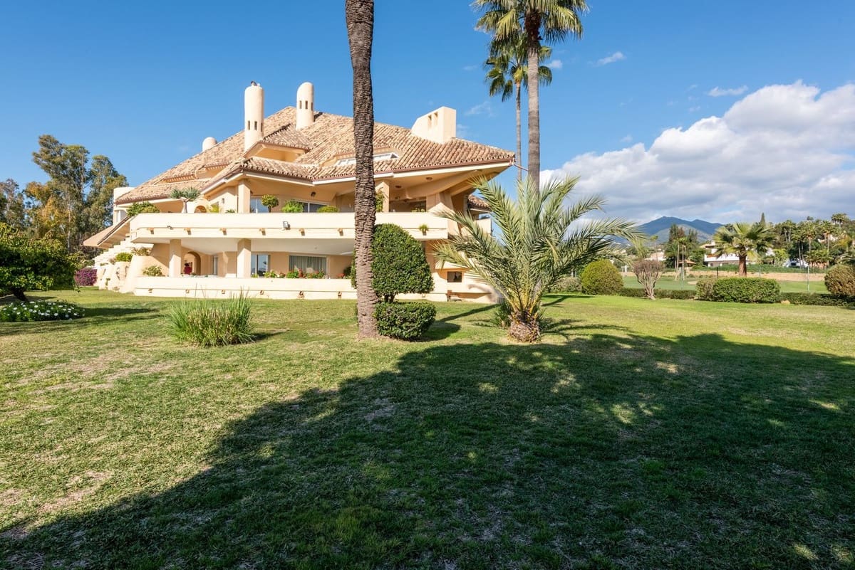 3 soveværelse Lejlighed til salg i Nueva Andalucia med swimmingpool - € 950.000 (Ref: 9480460)