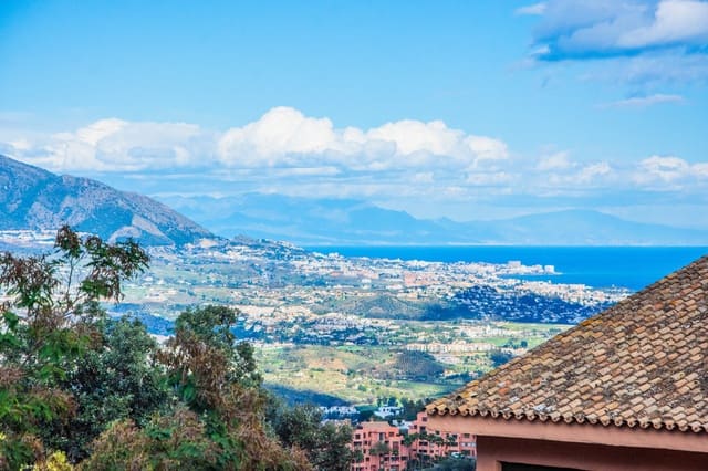 3 bedroom Apartment for sale in La Mairena, Ojen with pool - € 950,000 (Ref: 9480461)