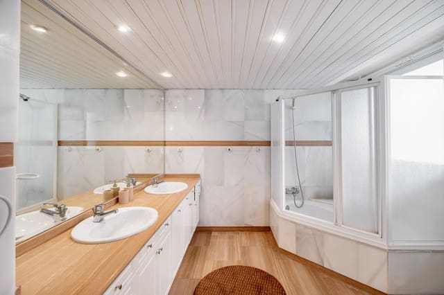 3 sypialnia Penthouse na sprzedaż w Benalmadena Costa, Benalmádena z basenem - 950 000 € (Ref: 9480466)