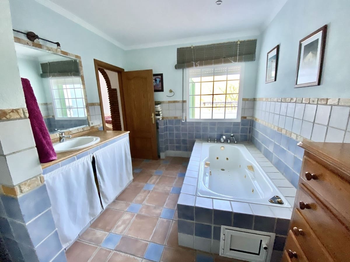 4 soverom Villa til salgs i Benahavis - € 950 000 (Ref: 9480467)