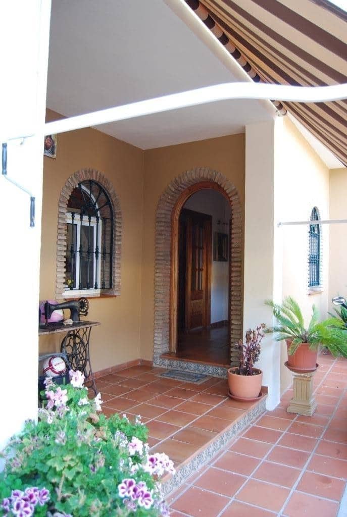 4 bedroom Villa for sale in Alhaurin de la Torre with garage - € 950,000 (Ref: 9480468)