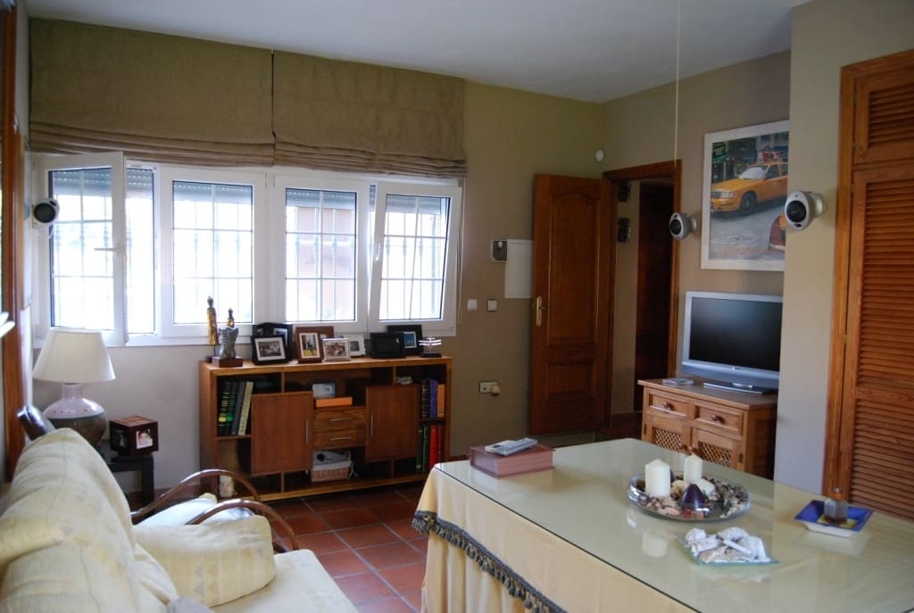 4 bedroom Villa for sale in Alhaurin de la Torre with garage - € 950,000 (Ref: 9480468)