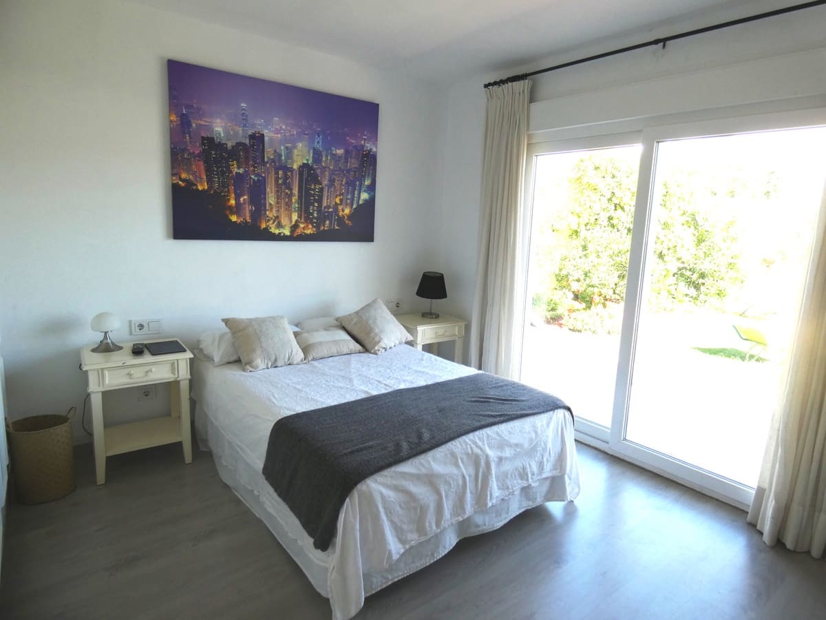 5 bedroom Villa for sale in San Pedro de Alcantara - € 950,000 (Ref: 9480469)