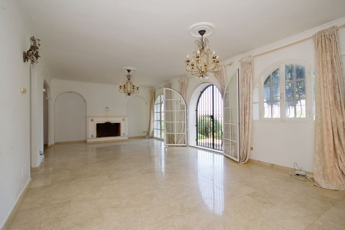 5 bedroom Villa for sale in Alhaurin el Grande with pool garage - € 950,000 (Ref: 9480470)