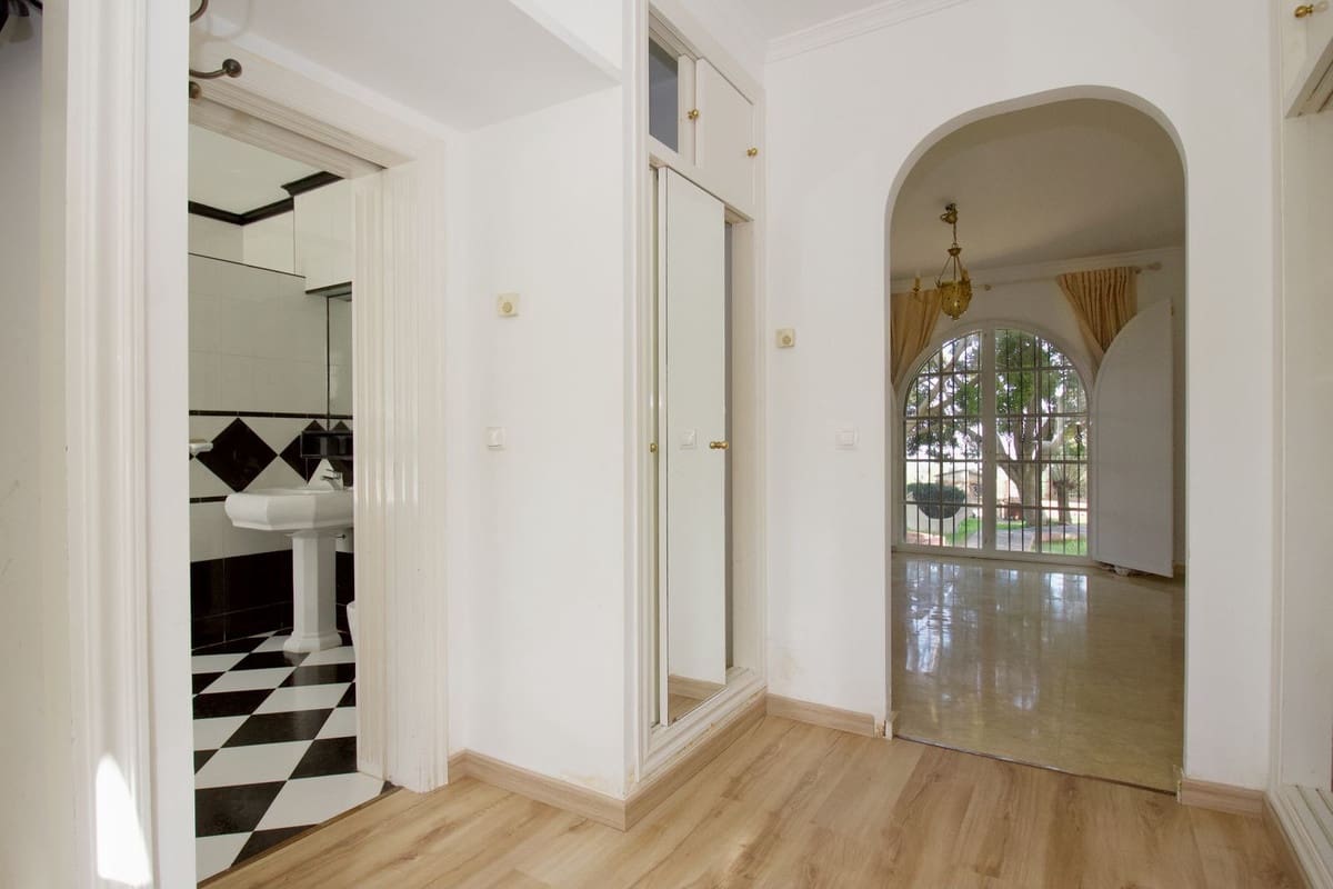 5 bedroom Villa for sale in Alhaurin el Grande with pool garage - € 950,000 (Ref: 9480470)