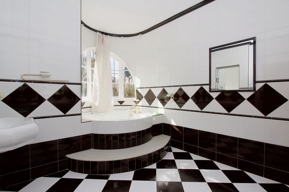 5 bedroom Villa for sale in Alhaurin el Grande with pool garage - € 950,000 (Ref: 9480470)