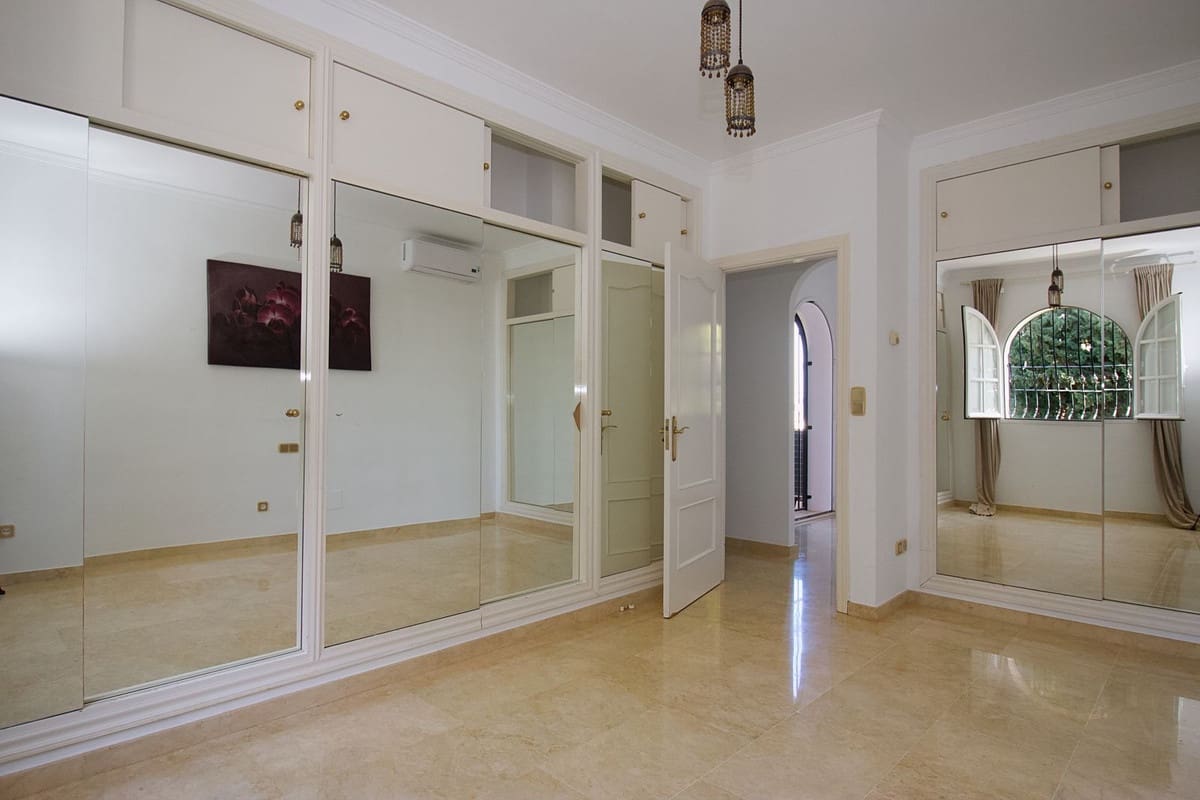 5 bedroom Villa for sale in Alhaurin el Grande with pool garage - € 950,000 (Ref: 9480470)