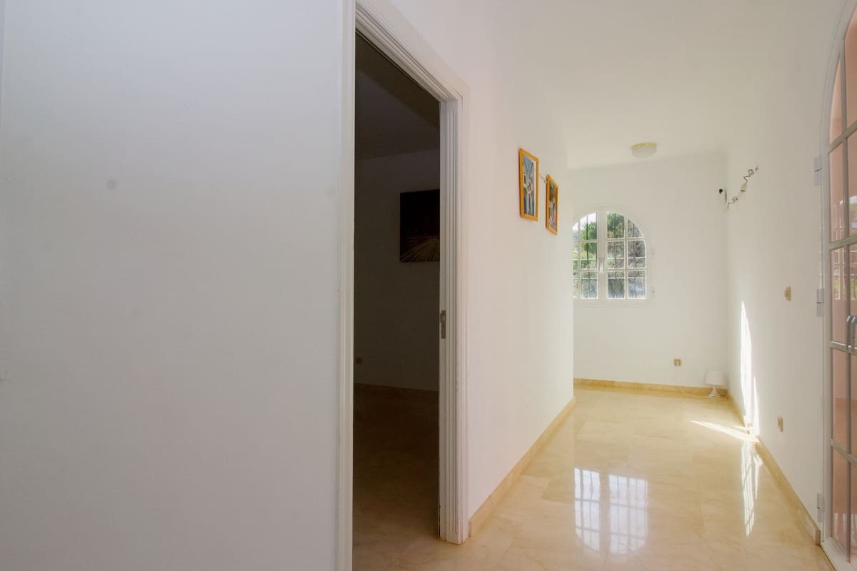 5 bedroom Villa for sale in Alhaurin el Grande with pool garage - € 950,000 (Ref: 9480470)