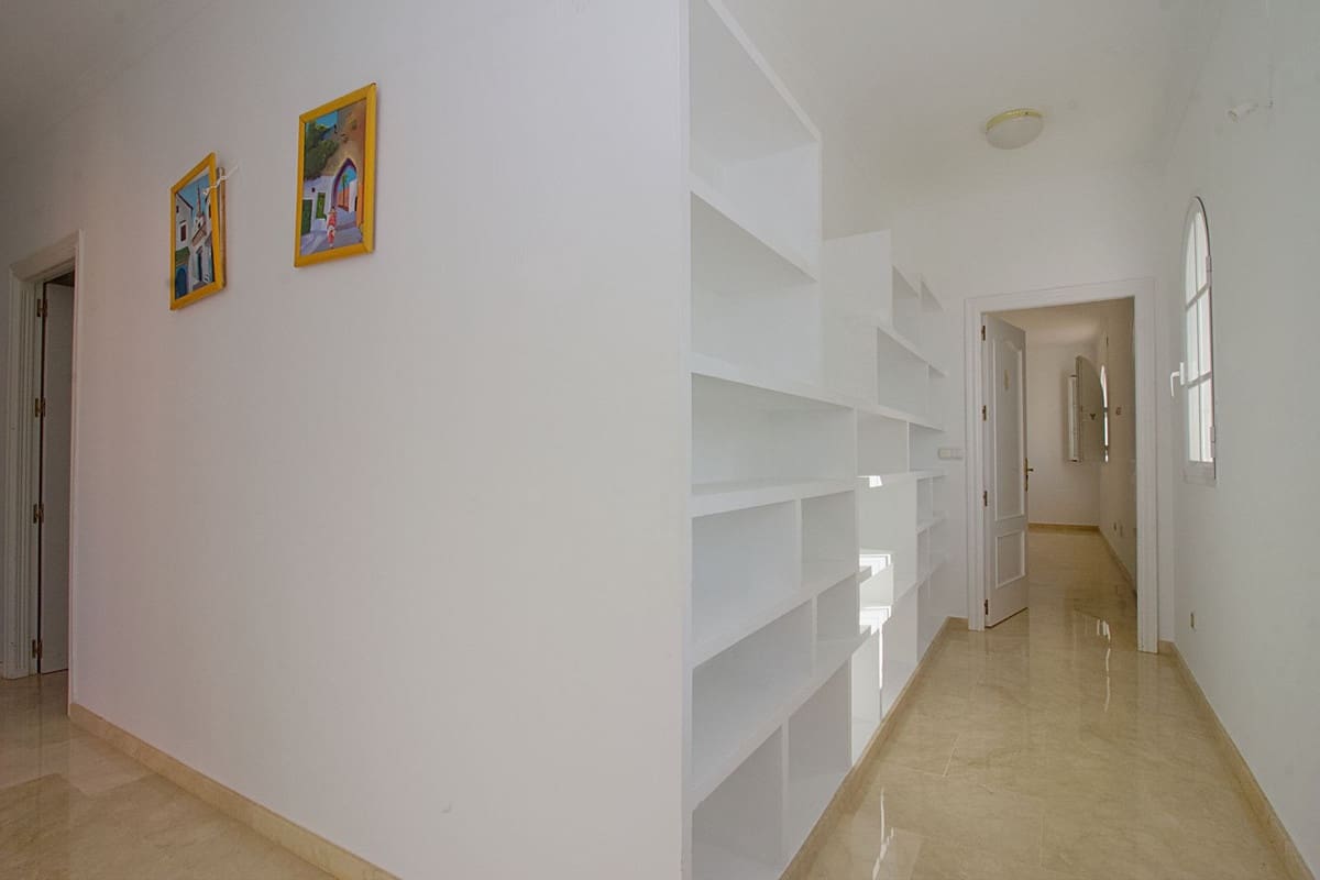 5 bedroom Villa for sale in Alhaurin el Grande with pool garage - € 950,000 (Ref: 9480470)